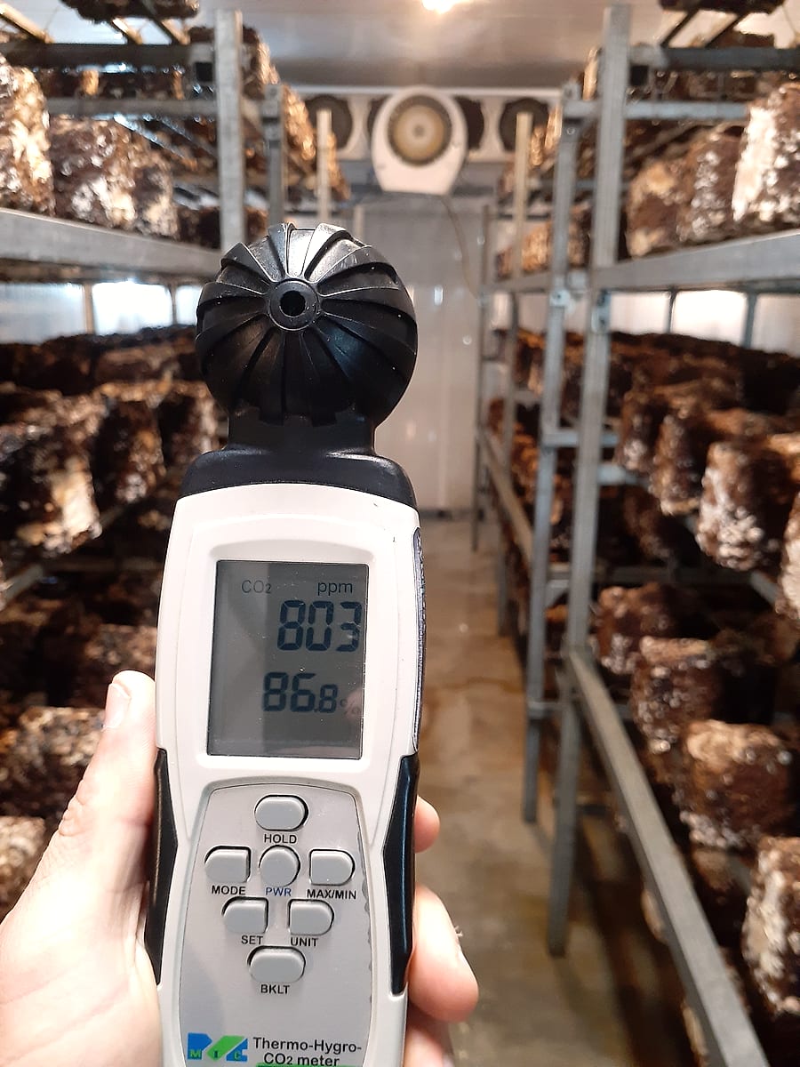 Medição de CO2 e umidade na câmara de cultivo